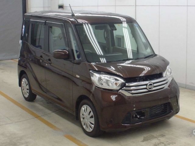 8002 Nissan Dayz roox B21A 2016 г. (NAA Osaka)